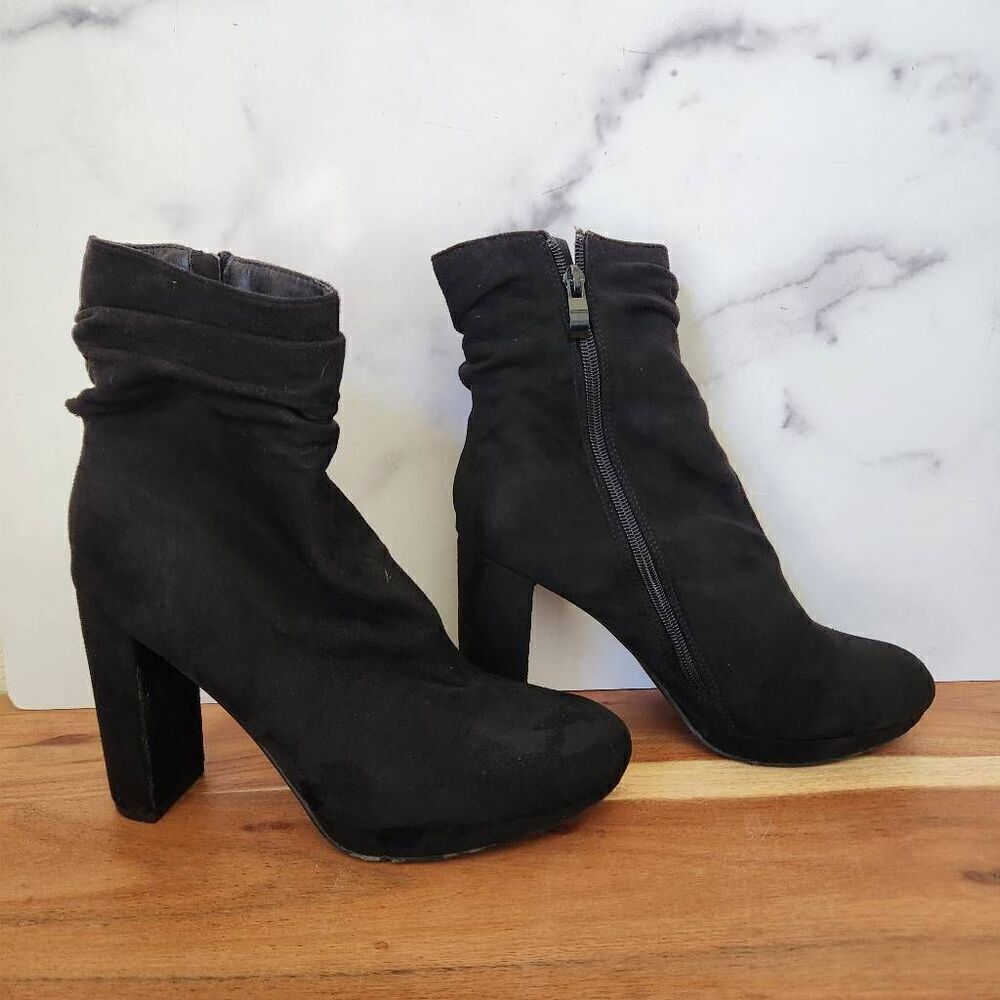 Forever 21 women's size 8.5 black ankle booties high heel suede fabric round toe